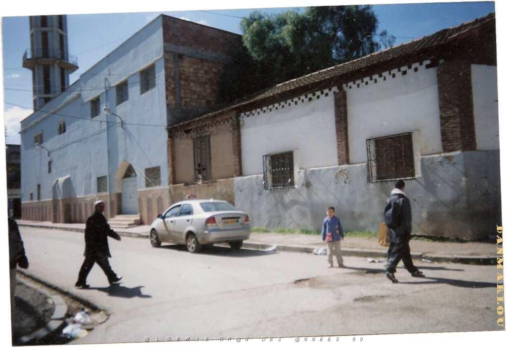 ORAN MAISON PASTOR  ET EGLISE DE MARAVAL APRES 1962 2.JPG